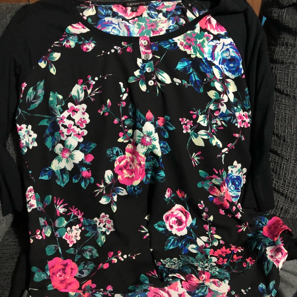 Express 3/4 Sleeve Shirt (Floral)